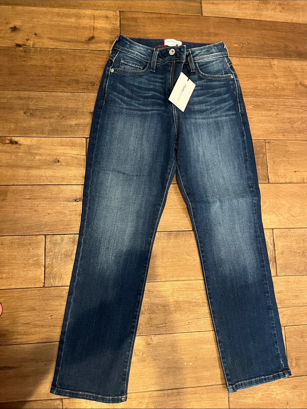 Women's Straight Leg Jeans in Dark Blue Wash